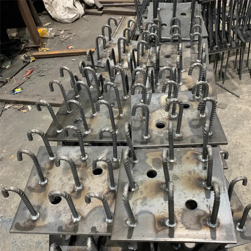 图纸中如何确定昆明预埋件的位置？